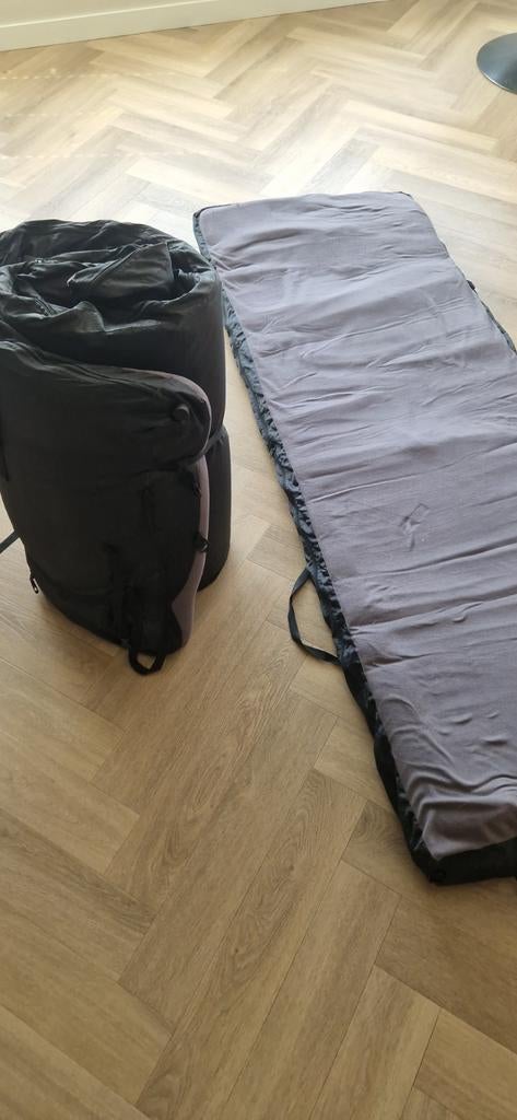 2 Cherokee 10l slaapmatten met hoes/topper, Caravans en Kamperen, Ophalen of Verzenden, Gebruikt, 1-persoons