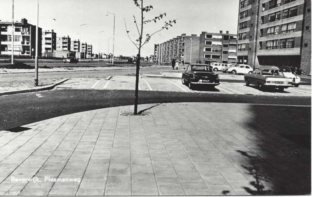 Beverwijk (N.H.) Plesmanweg, Auto's, Verzamelen, Ansichtkaarten | Nederland, Ophalen of Verzenden, 1960 tot 1980, Ongelopen, Noord-Holland