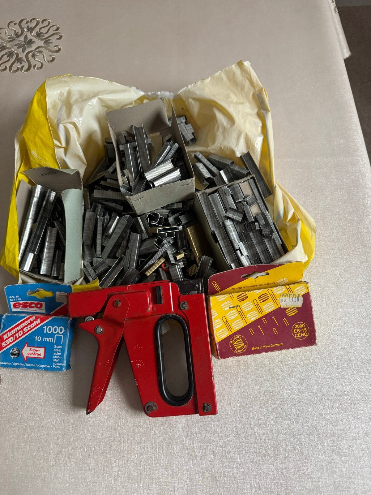 Tacker met nietjes - Zo goed als nieuw, Ophalen of Verzenden, Zo goed als nieuw, Tacker/nietmachine, Overige merken