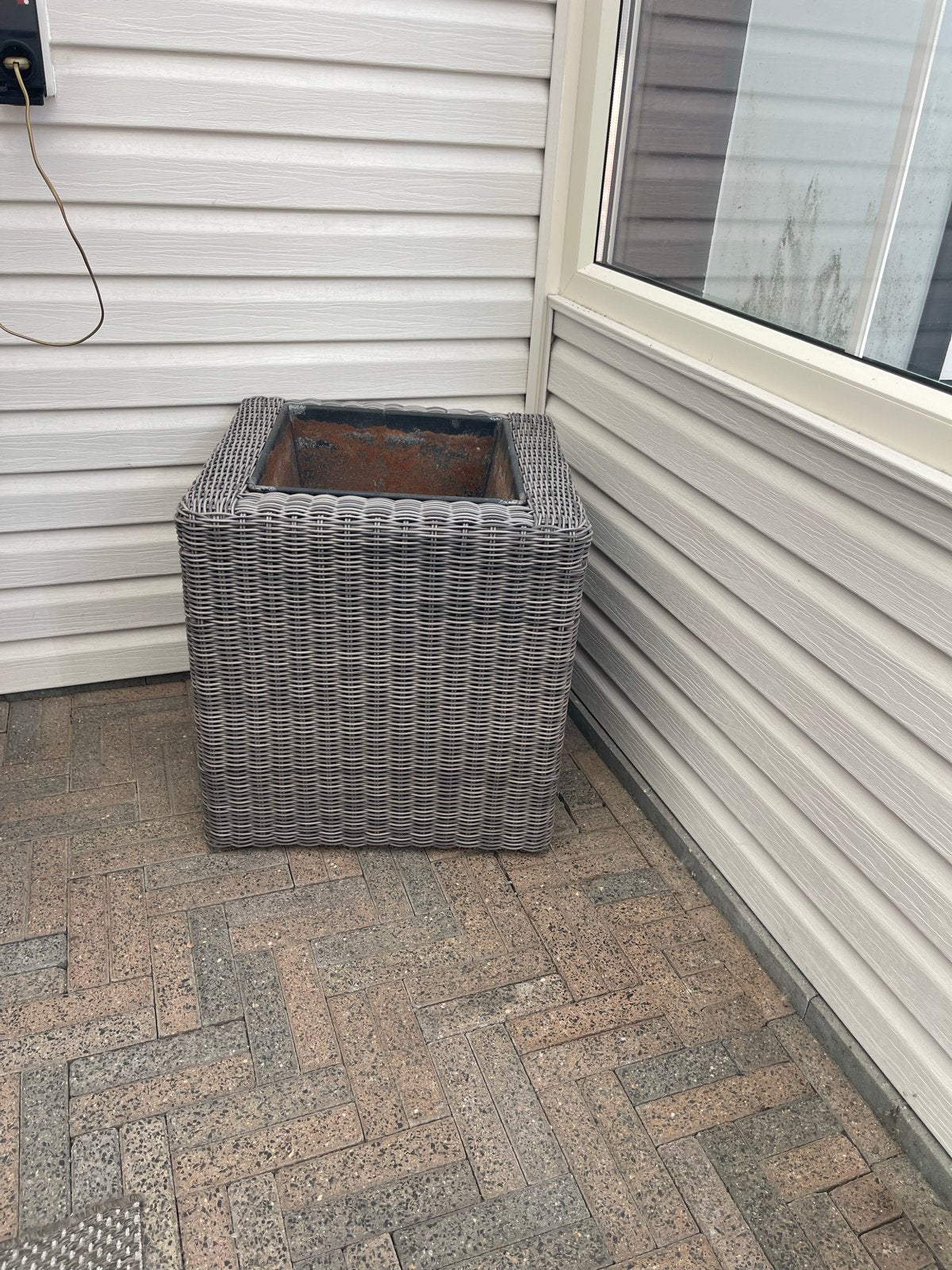 Twee stuks wicker / rotan plantenbakken / bloembakken 50x50, Tuin en Terras, Ophalen, Overige materialen, Gebruikt, Balkon