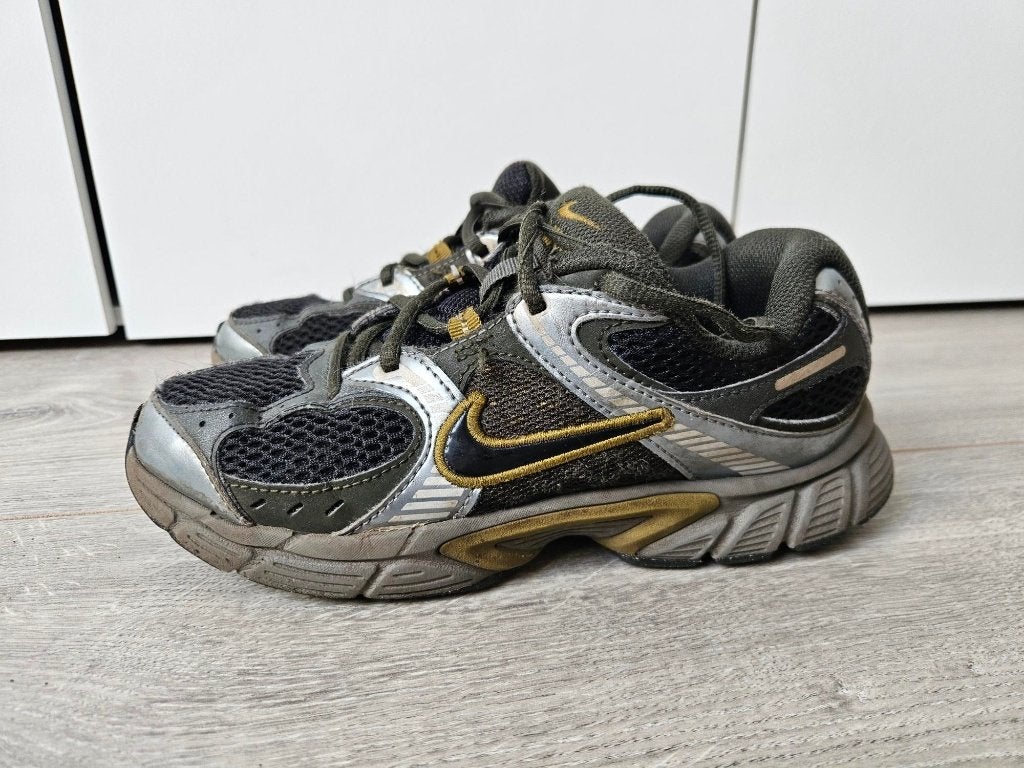 sneakers Nike V5, Kinderen en Baby's, Kinderkleding | Schoenen en Sokken, Gebruikt, Schoenen, Ophalen of Verzenden, Nike