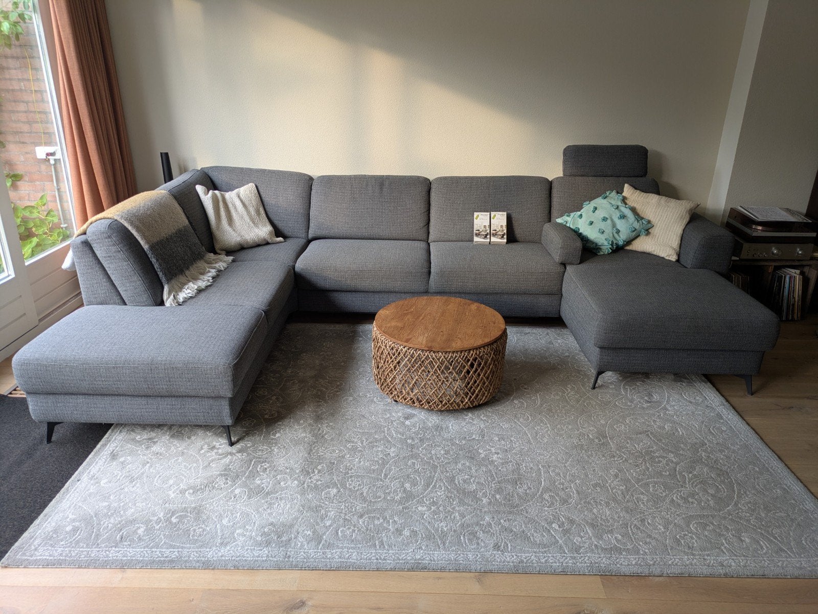 Grijze Pronto hoekbank Mano + eiland + longchair - slaapbank, Huis en Inrichting, Banken | Bankstellen, Ophalen, Gebruikt, Hoekbank