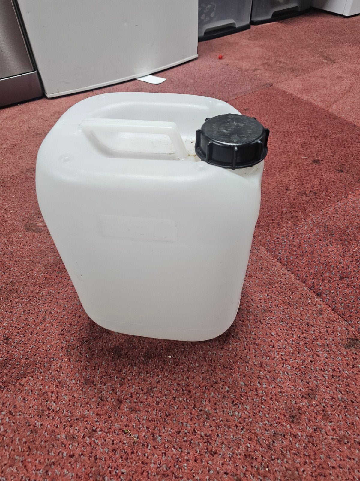 Witte kunststof jerrycan met zwarte dop, Ophalen of Verzenden, Gebruikt