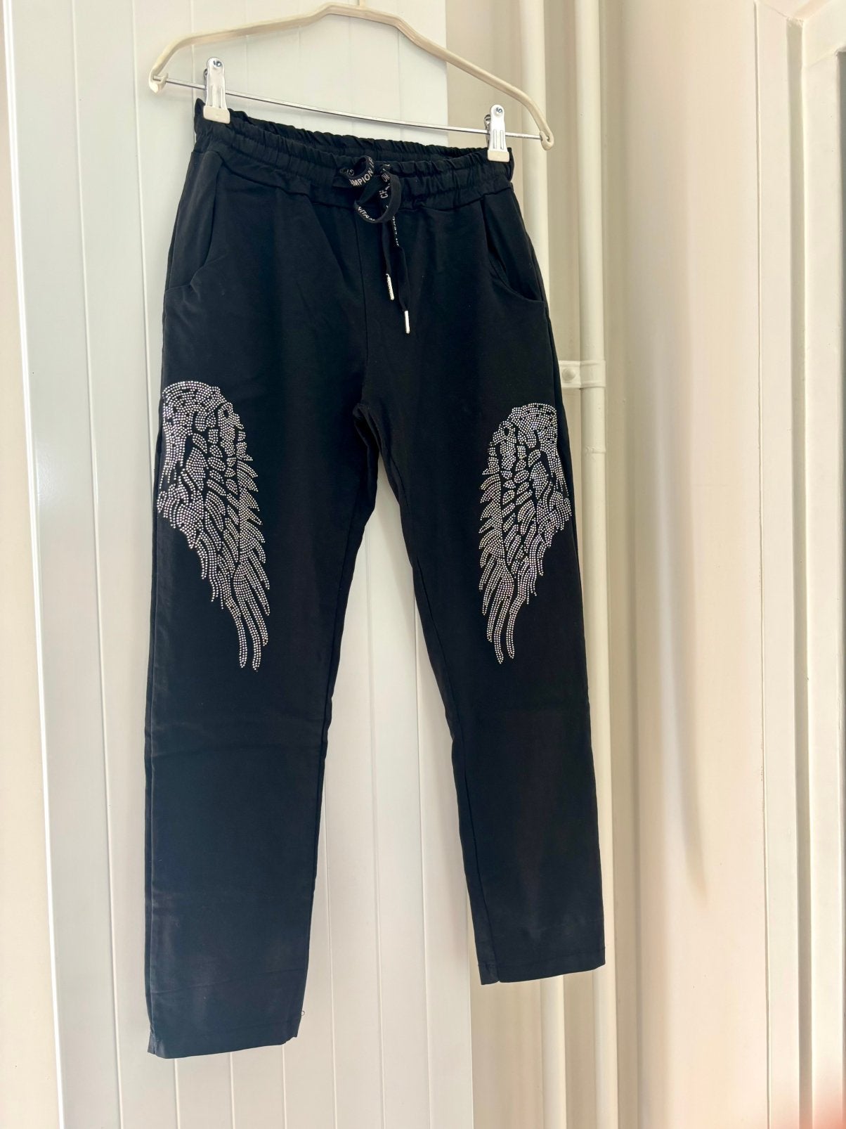 Zwarte broek met strass vleugels – maat S/M | made in Italy, Ophalen of Verzenden, Zo goed als nieuw, Zwart, Lang