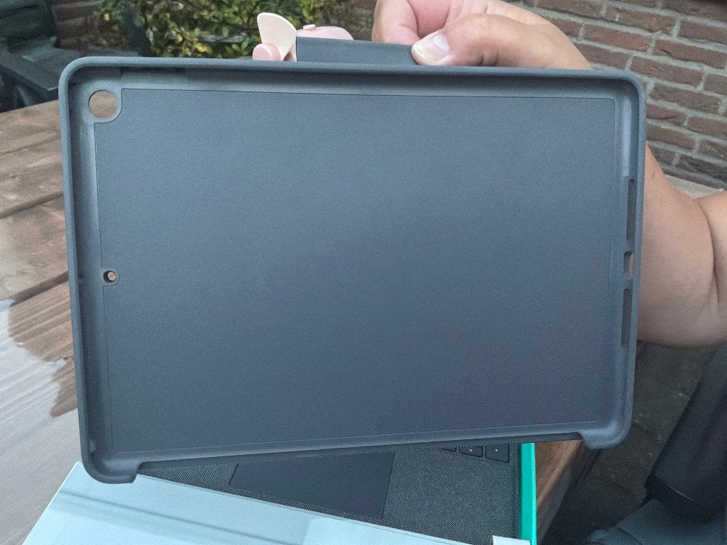 Hoes toetsenbord, 10 inch, Logitech, Ipad uit 2021 ook wel 9de generatie ipad, Bescherming voor- en achterkant