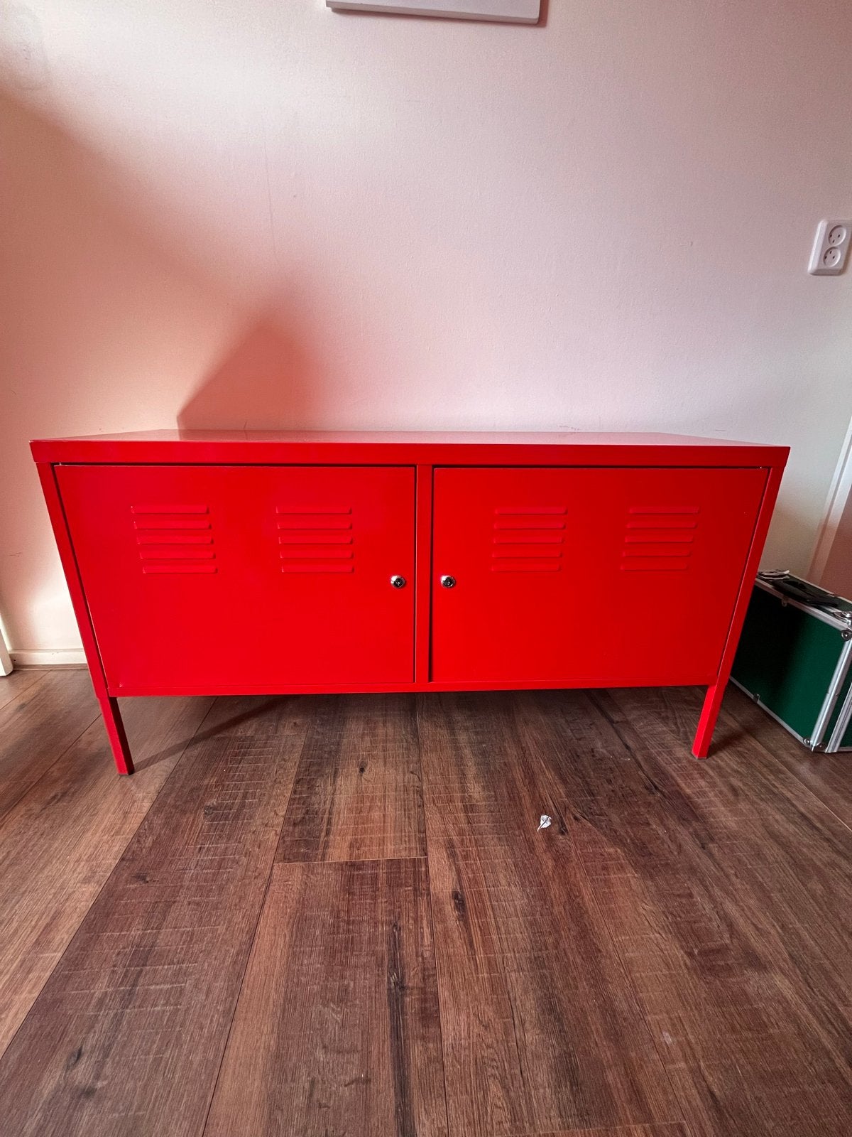 Rode IKEA Lockerkast - Stijlvolle Opbergoplossing, Huis en Inrichting, Kasten | Lockerkasten, Ophalen, Gebruikt
