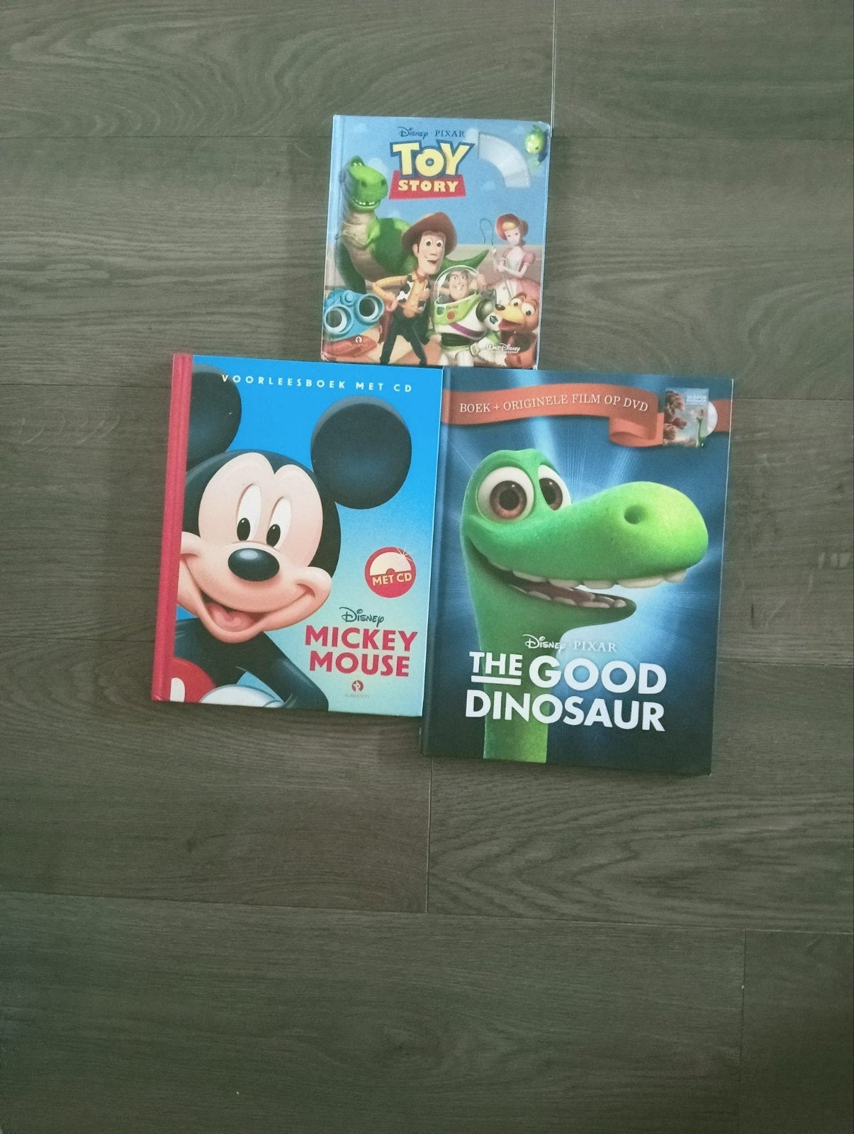 Boeken met DVD/CD: The Good Dinosaur, Toy Story, Mickey, Boeken, Ophalen of Verzenden, Gelezen, Disney Pixar, 2 tot 3 jaar