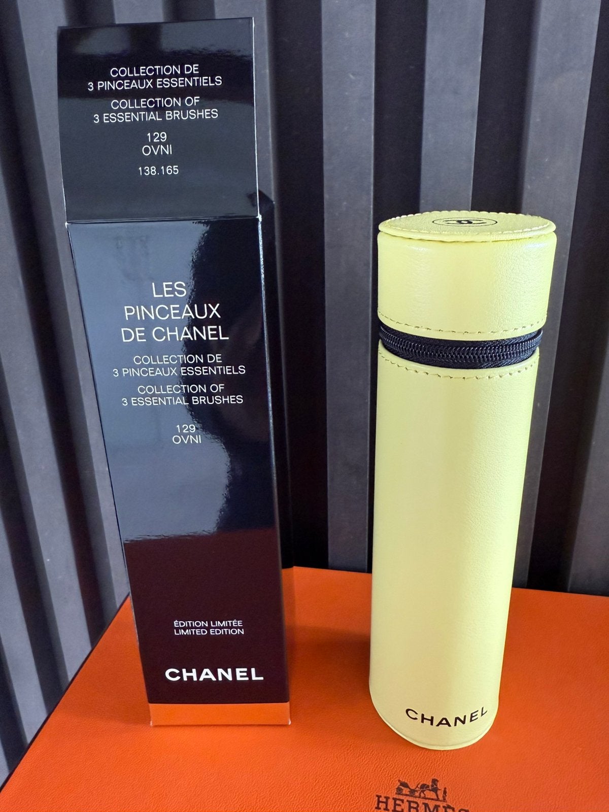 CHANEL New Limited Edition Make up BRush Set Etui Yellow, Gehele gezicht, Geel, Nieuw, Ophalen of Verzenden