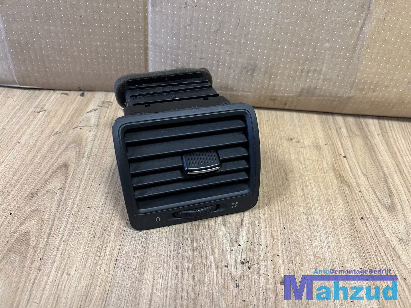 VW GOLF 5 GTI dashboard luchtrooster links 2003-2009, Gebruikt, Volkswagen, Volkswagen AG, Berliner Ring 2
38440  Wolfsburg, DE