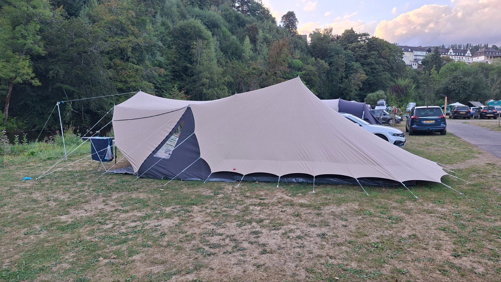 De Waard Stormvogel- stevige gezinstent, Caravans en Kamperen, Tenten, Ophalen, Zo goed als nieuw, Tot en met 4