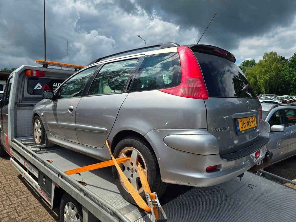 Peugeot 206 SW 2.0 GTI Vol leer Airco trekhaak LET OP LOOPT, Auto's, 136 pk, Gebruikt, 49 €/maand, Handgeschakeld