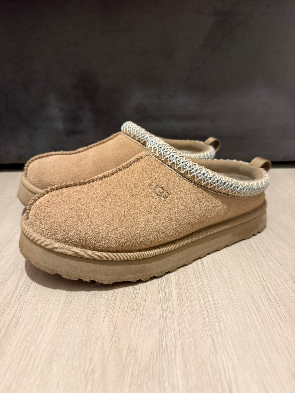 Ugg tazz sand maat 37, Beige, Ophalen of Verzenden, Zo goed als nieuw, Pantoffels of Sloffen