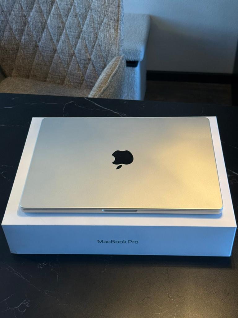 Apple MacBook Pro 14-inch (M4) – 16GB – 512GB, Qwerty, Overige groottes, 512 GB, Zo goed als nieuw