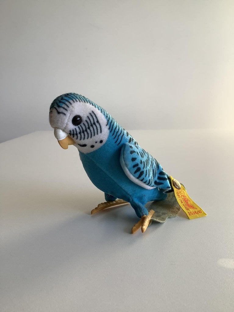 Schattig vintage Steiff parkietje Franzi met knop + vaantje, Ophalen of Verzenden, Nieuw, Stoffen beer, Steiff