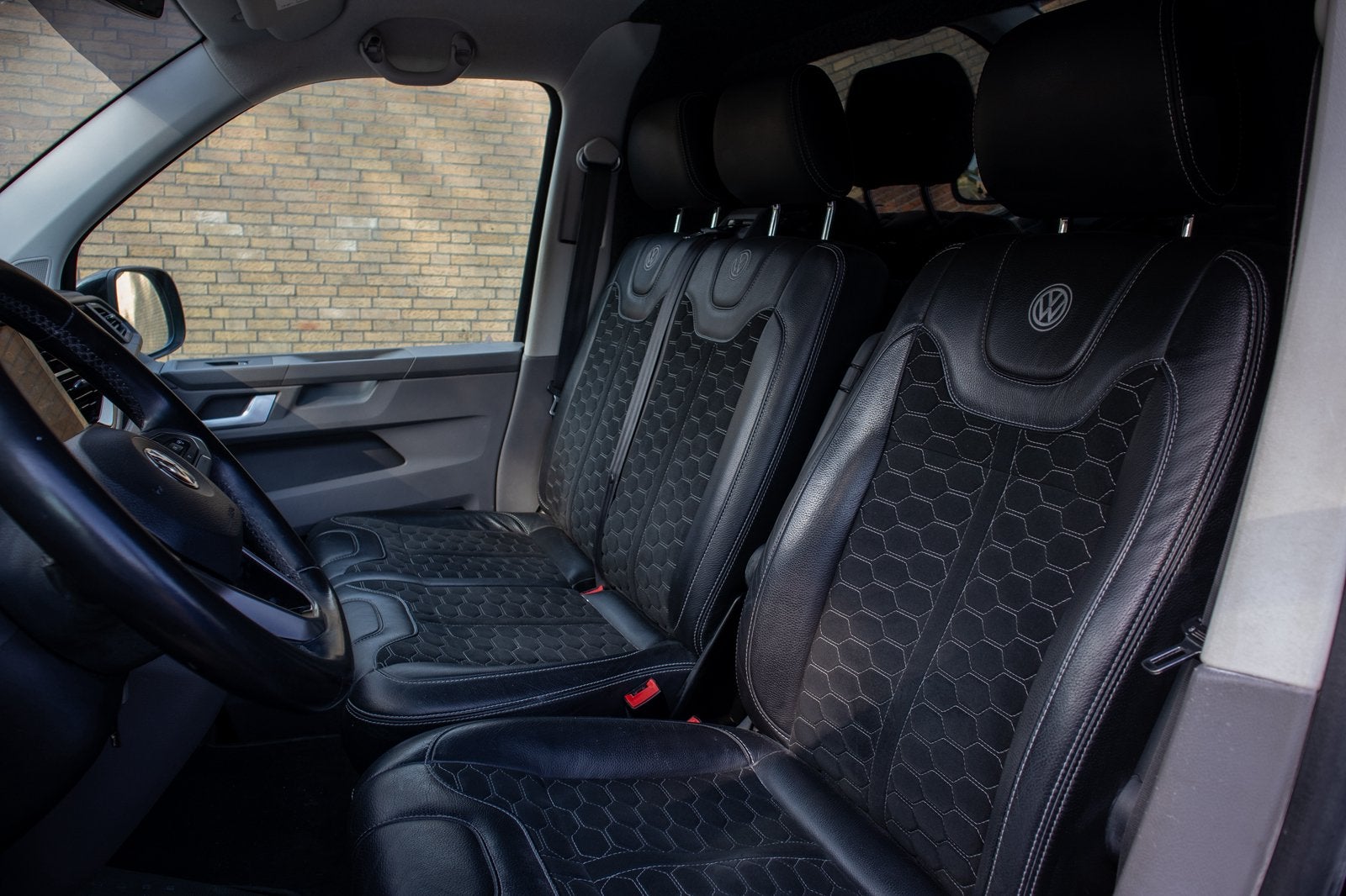 Foto 10 van VW Transporter T6.1 L2H1 DSG Koppejan styling