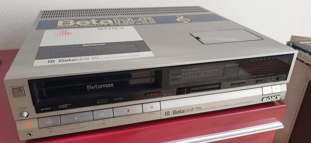 Betamax videorecorder met uniek archief, Audio, Tv en Foto, Videospelers, Gebruikt, Betamax-speler of -recorder, Ophalen of Verzenden