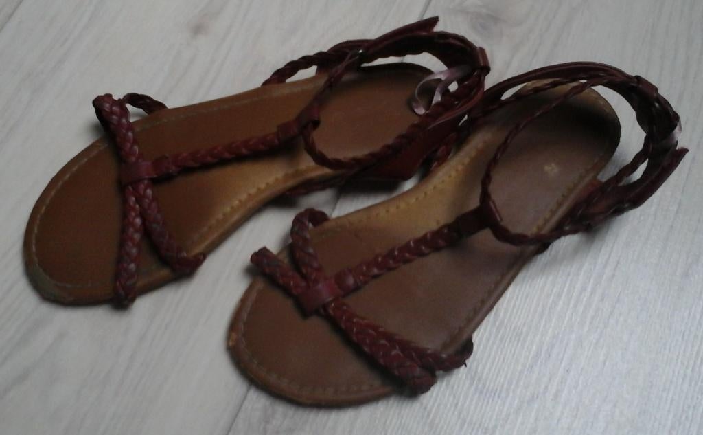 Zara bruin leren meisjes sandalen (maat 31), Ophalen, Meisje, Schoenen, Zo goed als nieuw