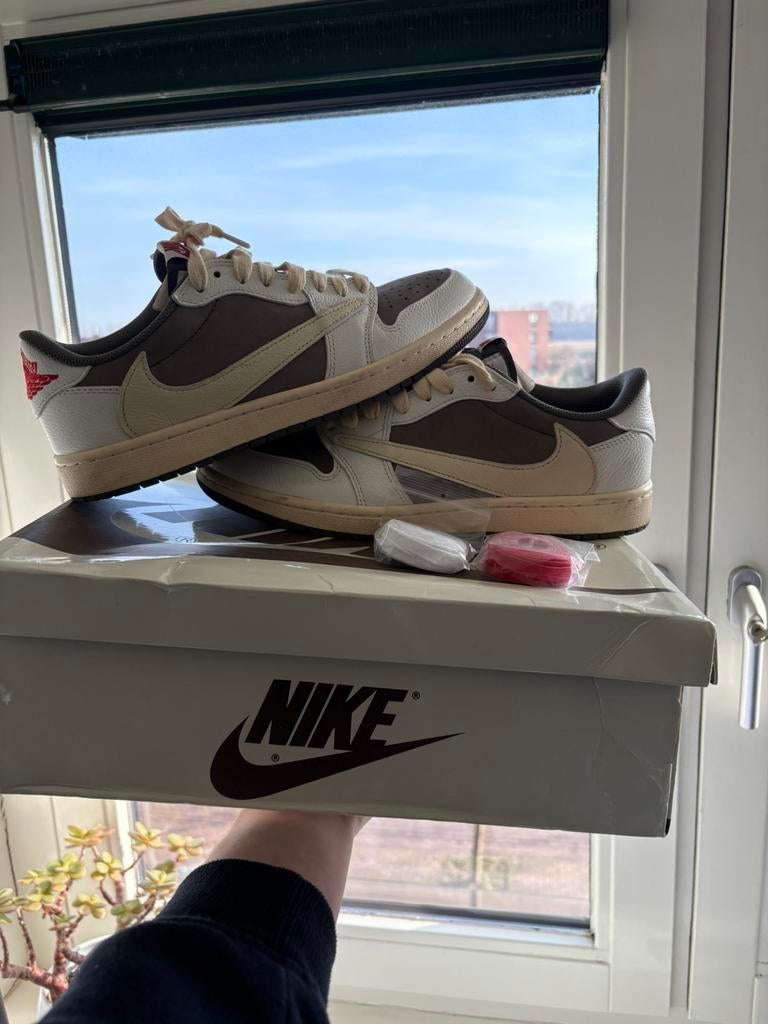 Air jordan 1 x travis scott mocha maat 44, Kleding | Heren, Schoenen, Ophalen of Verzenden, Zo goed als nieuw, Sneakers of Gympen