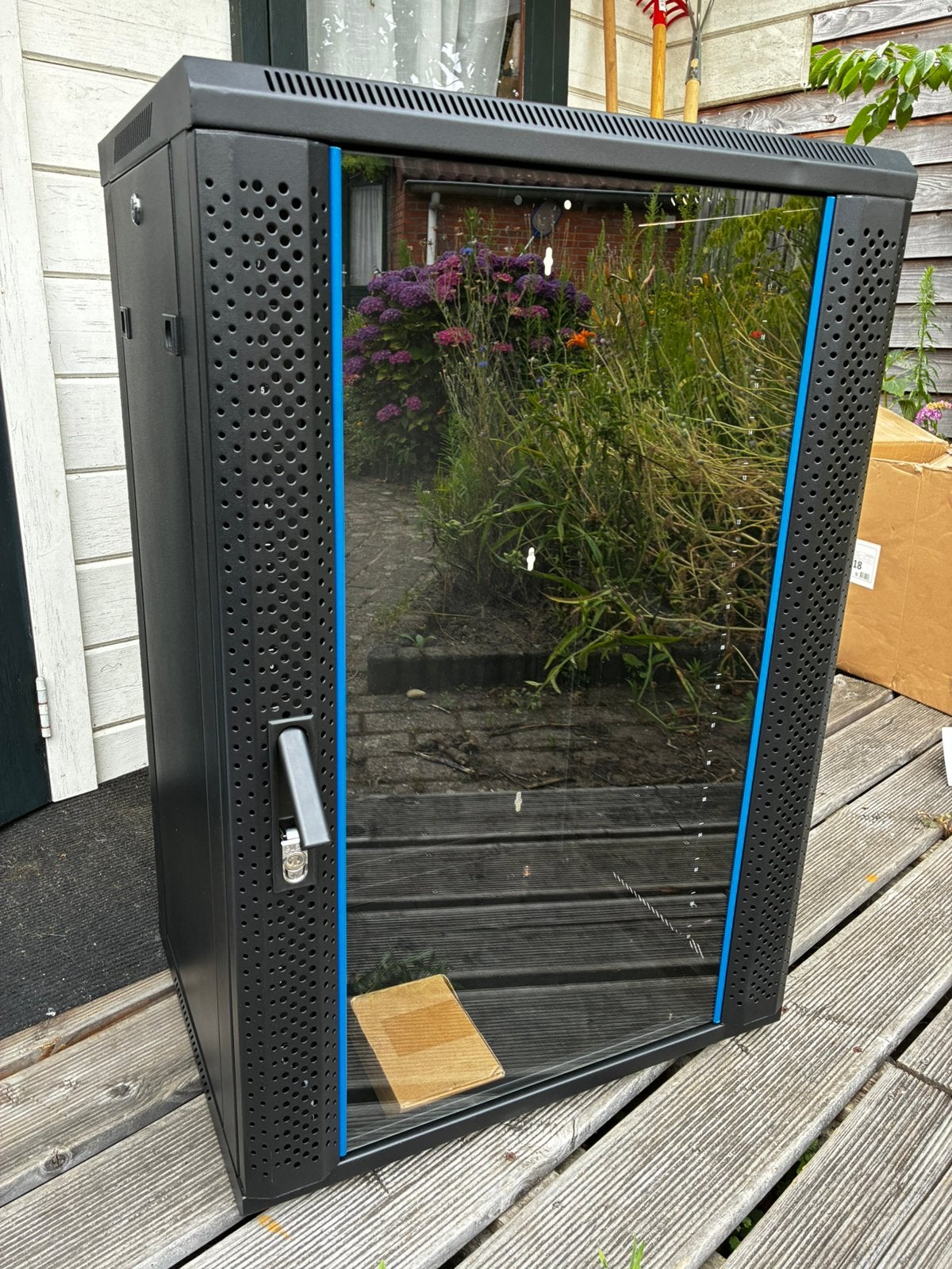 Professionele 19 inch serverkast/netwerkkast van 18U hoogte, Computers en Software, Serverkasten, Ophalen of Verzenden, Zo goed als nieuw