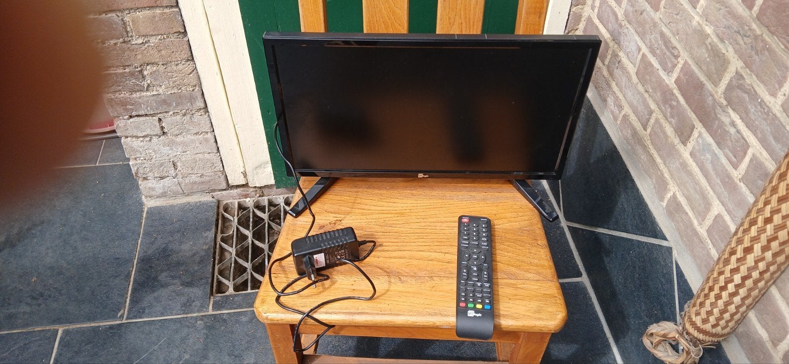 MT Logic TV met afstandsbediening en adapter, 50 Hz, HD Ready (720p), 40 tot 60 cm, Ophalen