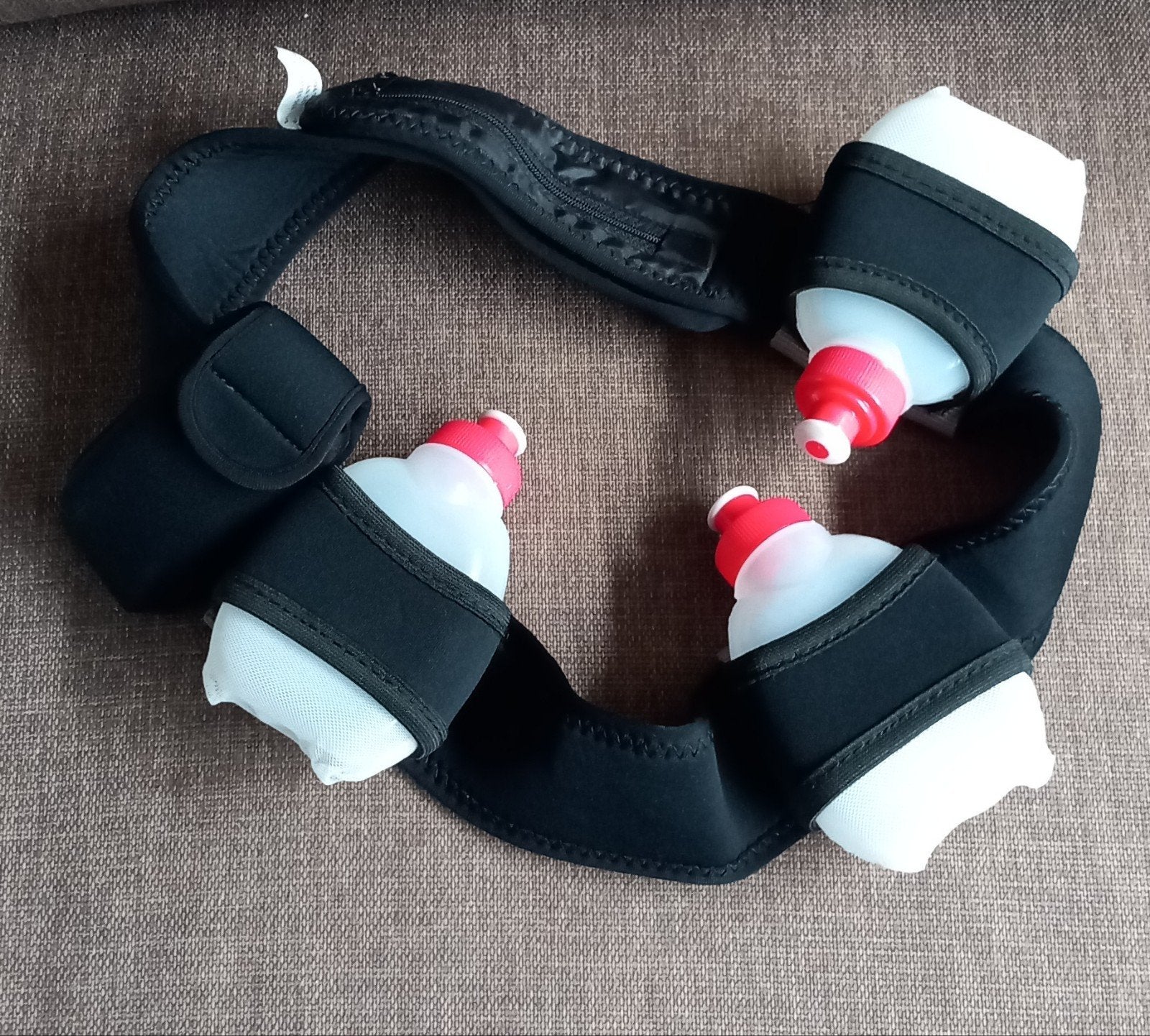 Hardloop heupband met bidons en opbergvak - Nieuw, 11 euro., Ophalen of Verzenden, Nieuw, Overige typen, Overige merken