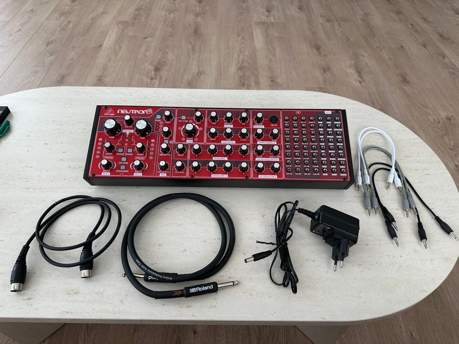Behringer NEUTRON Analoge Synthesizer, Overige aantallen, Zo goed als nieuw, Met midi-aansluiting, Ophalen