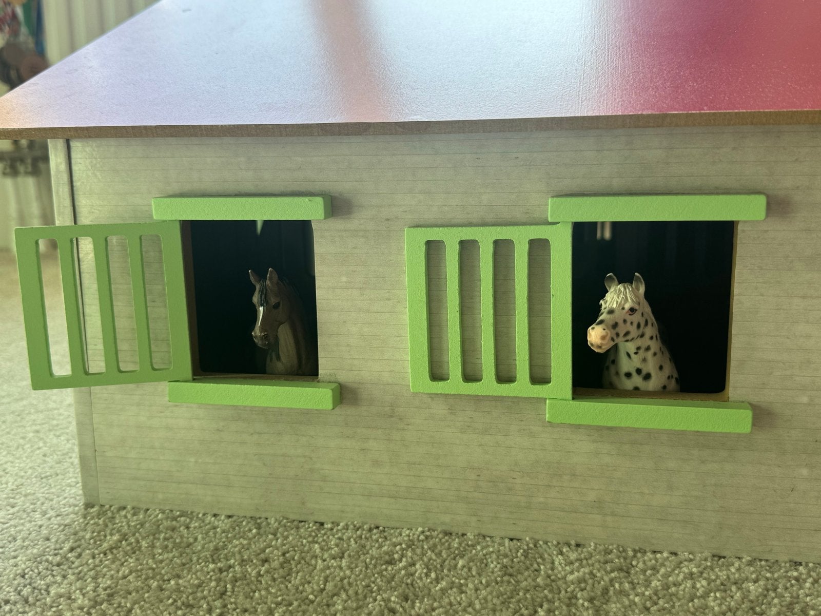 Schleich paardenstal met 8 boxen en openklapbaar dak, Ophalen, Gebruikt, Jongen of Meisje