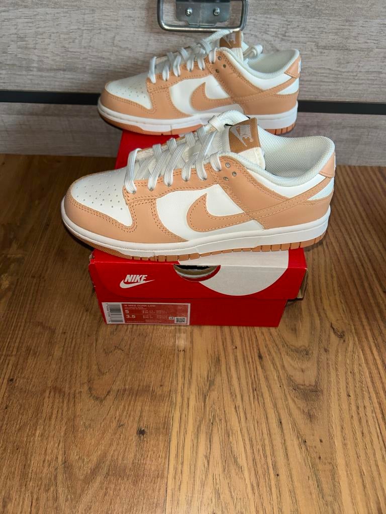 Nike Dunk Low Harvest Moon maat 35,5, Ophalen of Verzenden, Nieuw, Wit, Sneakers of Gympen
