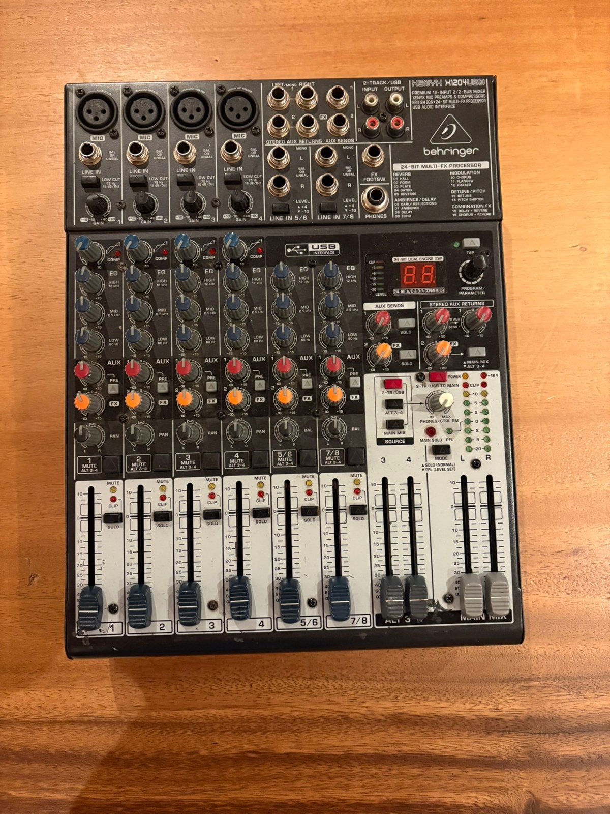 Behringer xenyx x1204 USB mengpaneel, Ophalen of Verzenden, Gebruikt, 10 tot 20 kanalen, Microfooningang