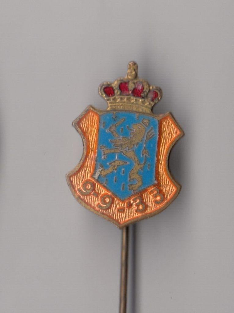 Wilhelmina Koningshuis Oranje 1933 emaille speldje, Verzamelen, Speldjes, Pins en Buttons, Gebruikt, Niet vindbaar, Niet vindbaar