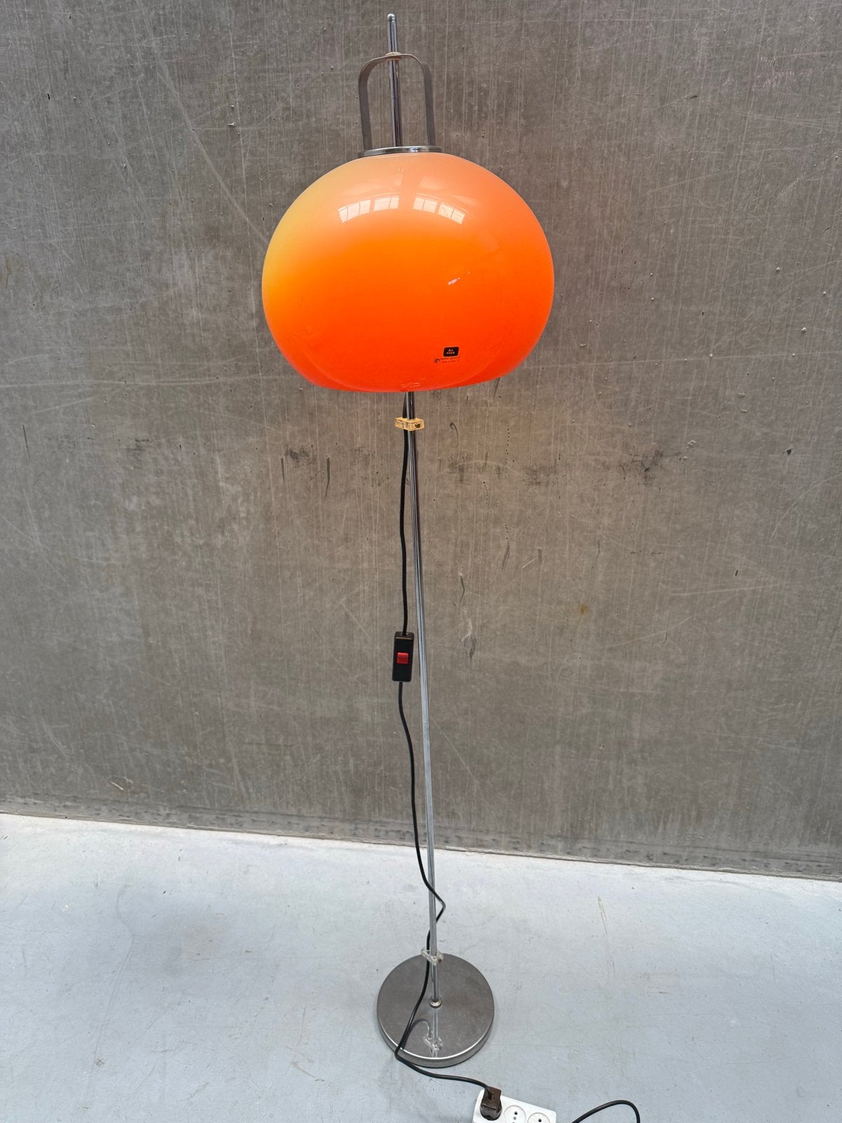 Harvey Guzzini "Lucerna" staande lamp, oranje, jaren 60, Kunststof, Gebruikt, 100 tot 150 cm, X