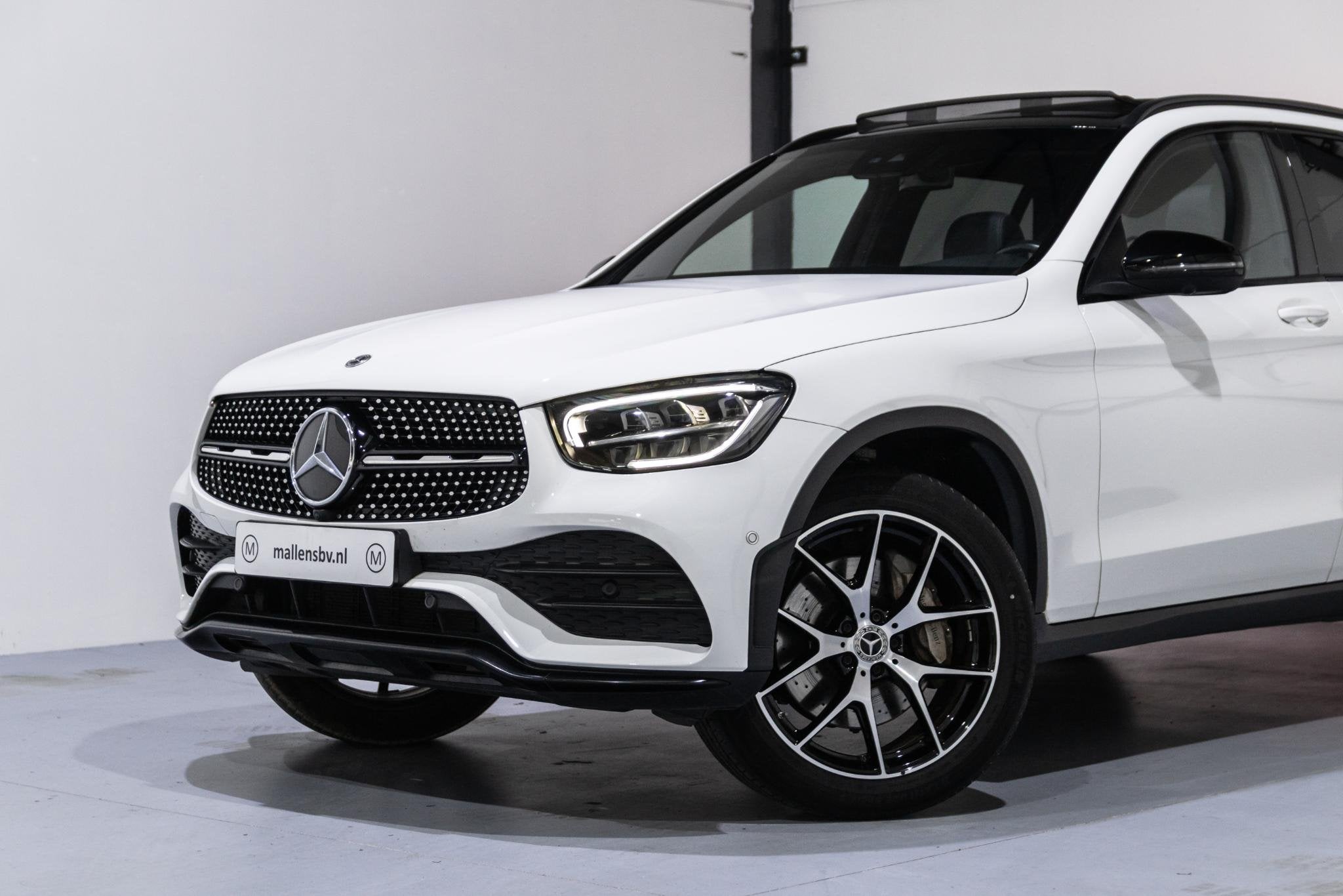 Mercedes-Benz GLC-klasse 300e 4MATIC AMG/PANO/TREKHAAK/360/N, Auto's, Mercedes-Benz, Automaat, 14 kWh, Gebruikt, 4 cilinders