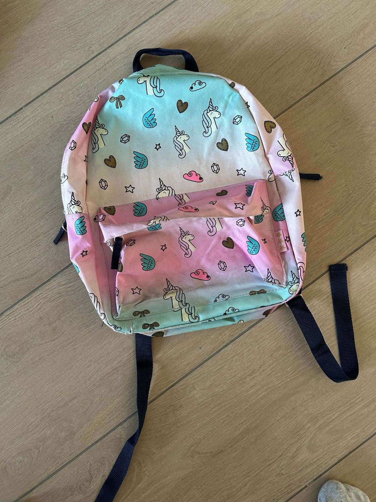 Leuke kinderrugzak met eenhoorns en regenboogkleuren, Gebruikt, 25 tot 40 cm, Ophalen of Verzenden, Overige merken