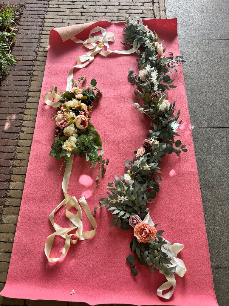 Bloemen slingers met zijden lint, Ophalen, Zo goed als nieuw, Versiering, Geboorte of Huwelijk
