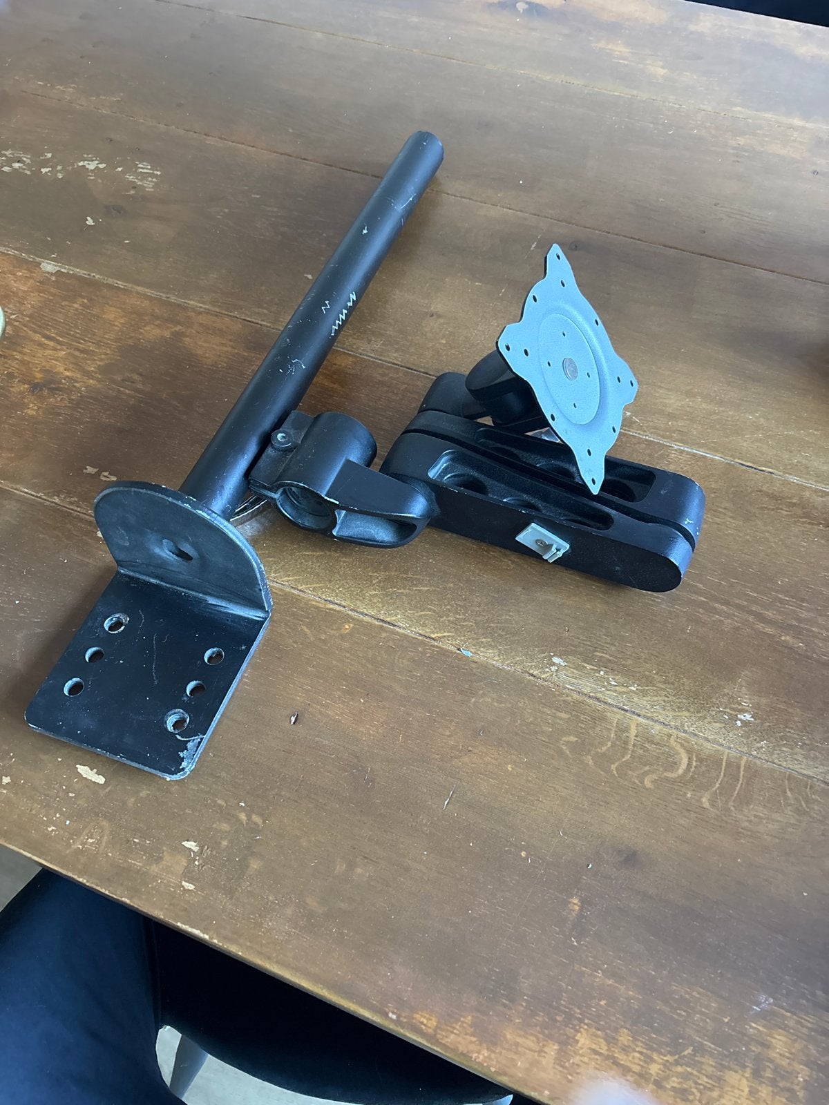 Monitor ophangsysteem voor bureau - gebruikt, Computers en Software, Ophalen, Gebruikt