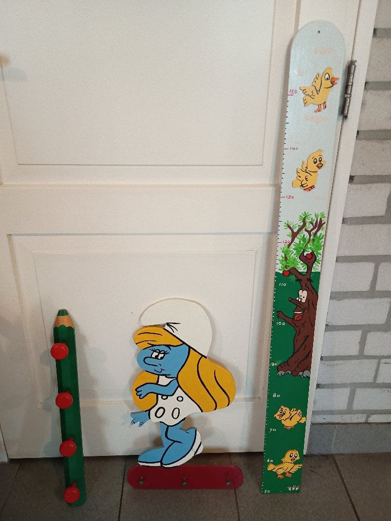 Kinder kapstok en meetlat, Ophalen, Zo goed als nieuw, Kapstokje