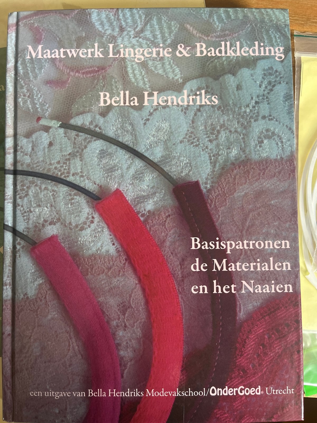 Boek Maatwerk Lingerie & Badkleding + Pasbeugels, Ophalen of Verzenden, Zo goed als nieuw, Overige typen