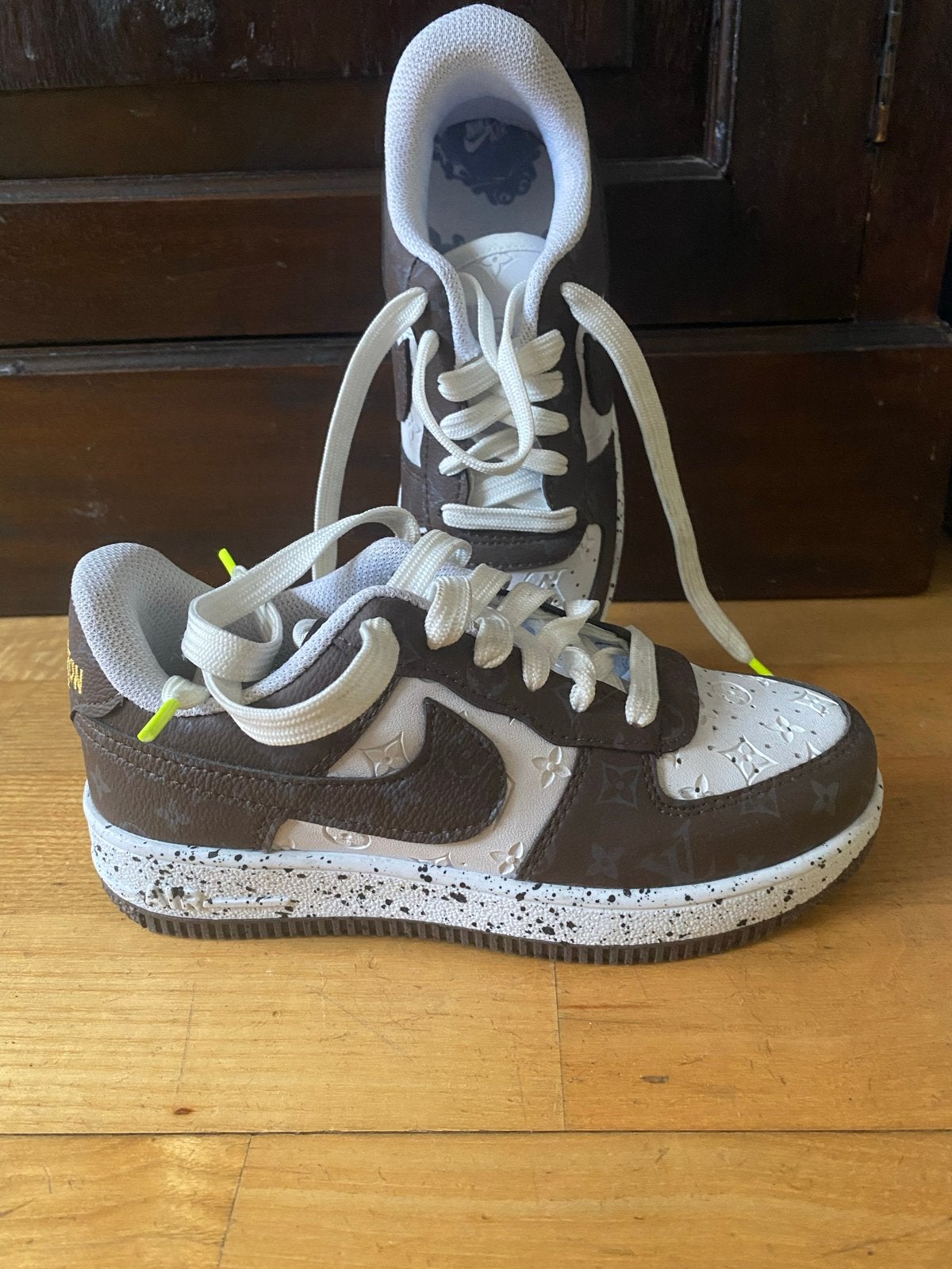 Nike Air custom LV print & Adidas schoenen jongens maat 32, Ophalen of Verzenden, Zo goed als nieuw, Jongen, Schoenen