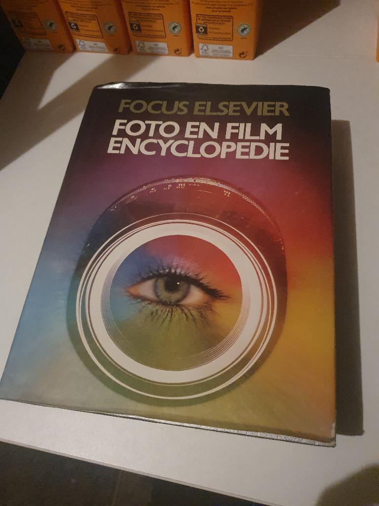 Te koop : Focus Elsevier foto en film encyclopedie, Ophalen of Verzenden, Zo goed als nieuw, Fotografie algemeen