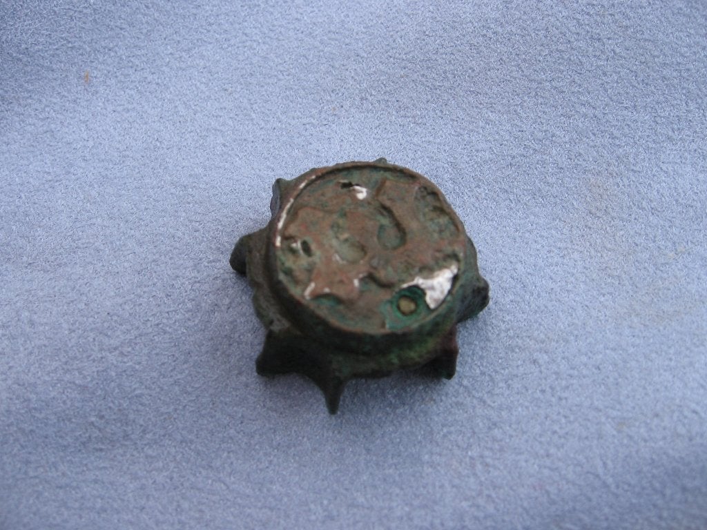 Stempel tafel met zilver inleg - 7e , 11e eeuw - bodemvondst, Antiek en Kunst, Ophalen of Verzenden, Brons