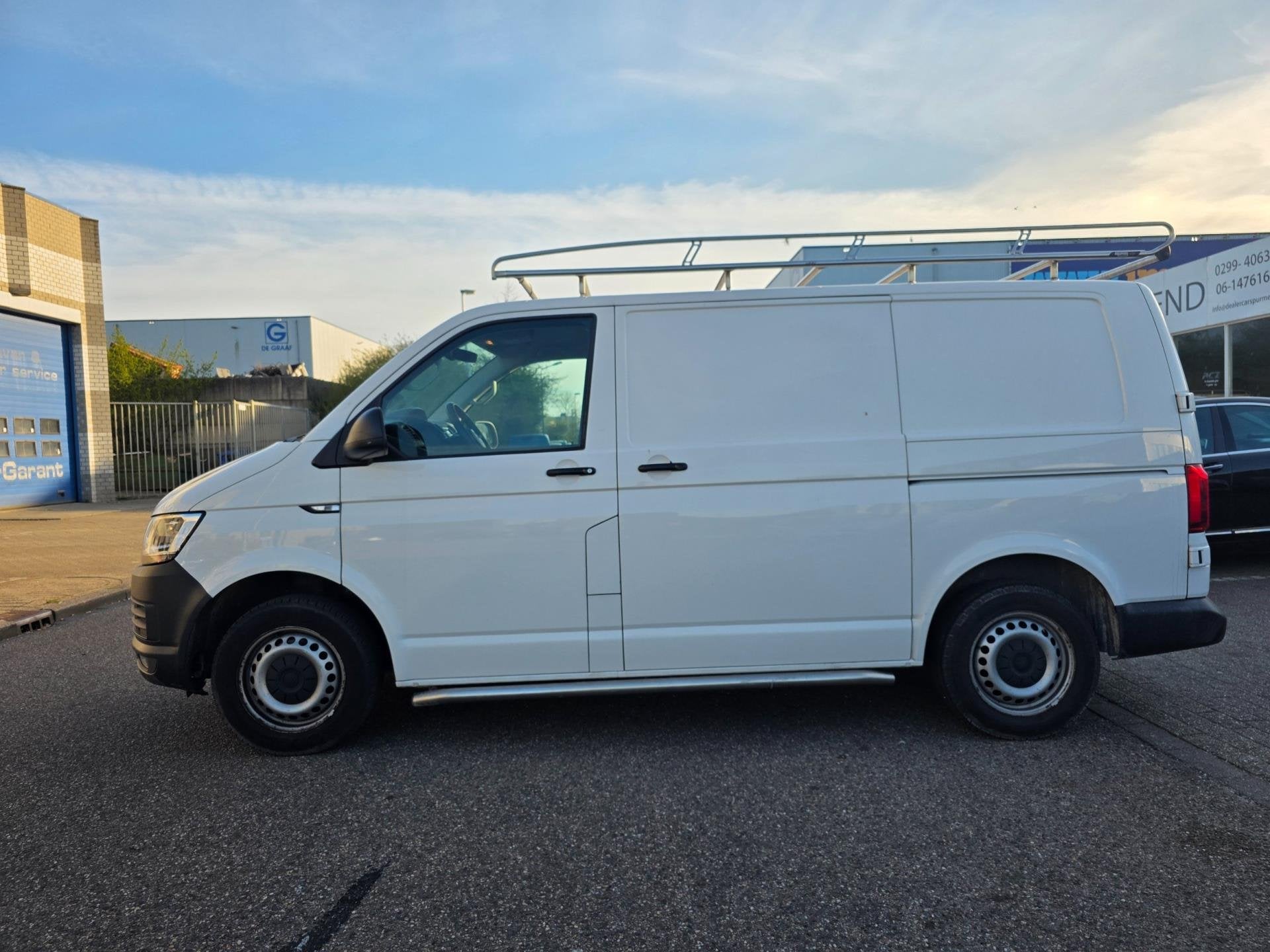 Foto 2 van Volkswagen Transporter 2.0 TDI L1H2 Comfortline