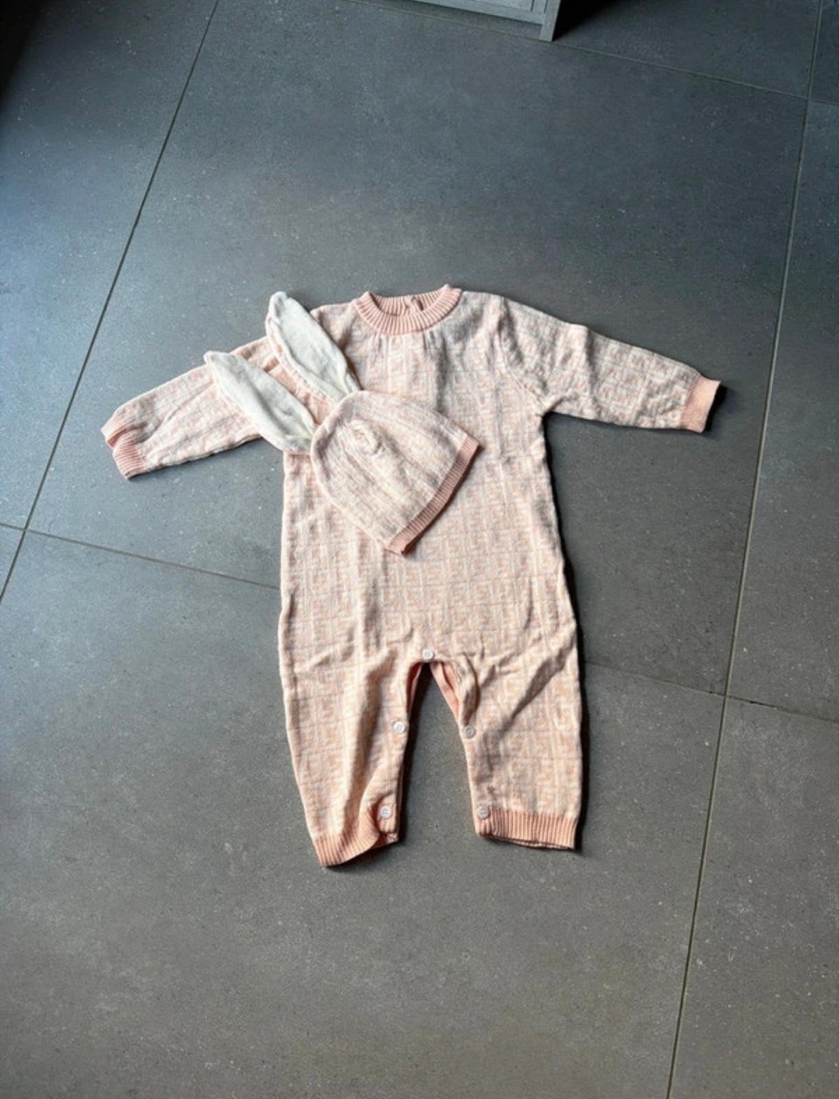 Fendi Baby Romper met Konijnenmuts - Maat 80, Fendi, Zo goed als nieuw, Pakje, Verzenden