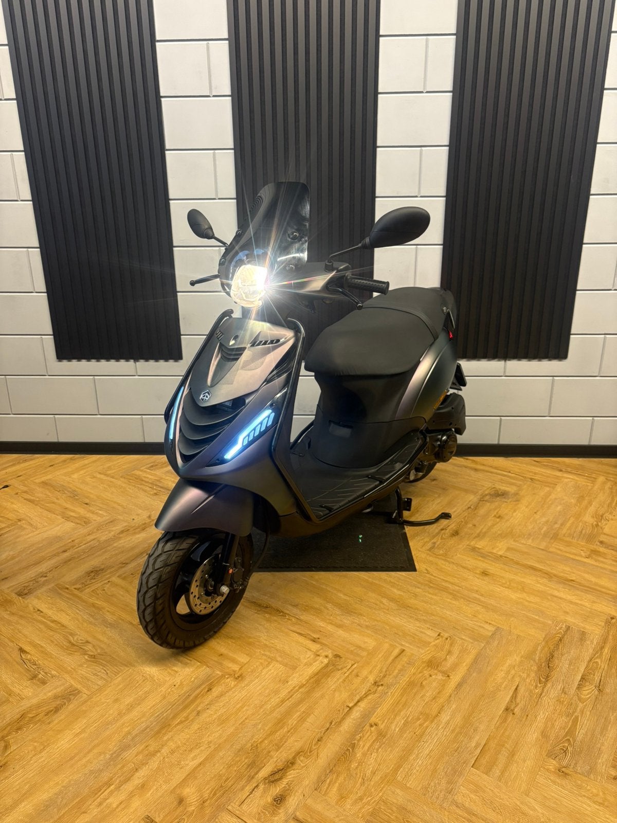 PIAGGIO ZIP 4T 3V BROM 2020 FULL OPTION MAT CAMELEON, Maximaal 45 km/u, Zip, Ophalen of Verzenden, Zo goed als nieuw