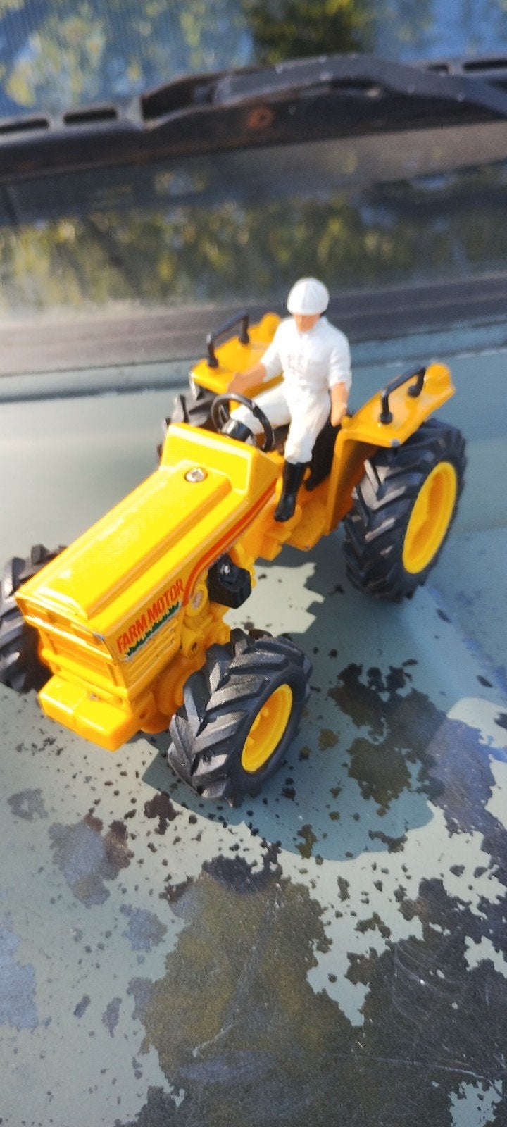 Gele Farm Motor Tractor met Bestuurder - Speelgoed, Overige merken, Gebruikt, Verzenden, 1:32 tot 1:50