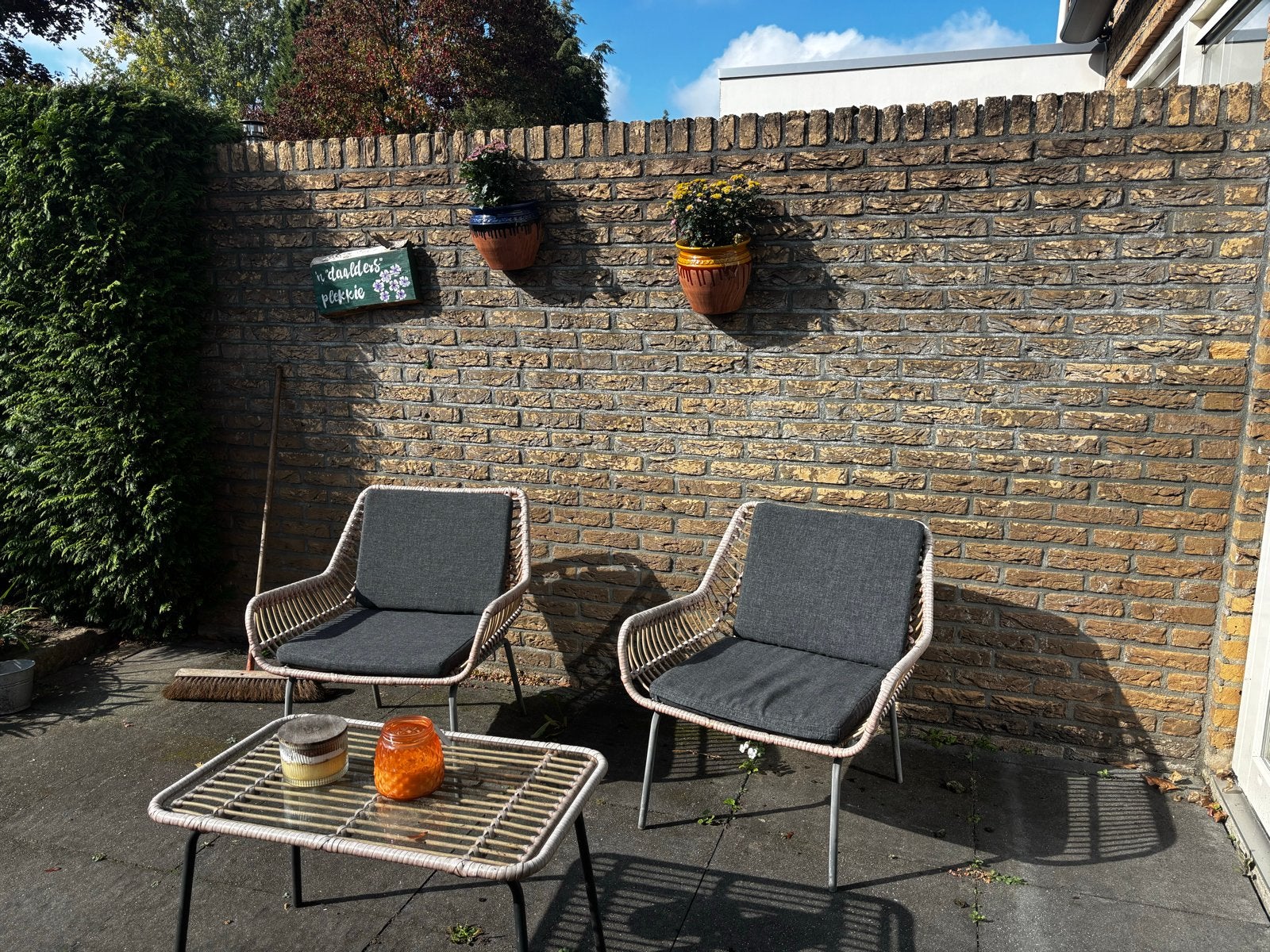 Loungeset met bank, stoelen en bijzettafel