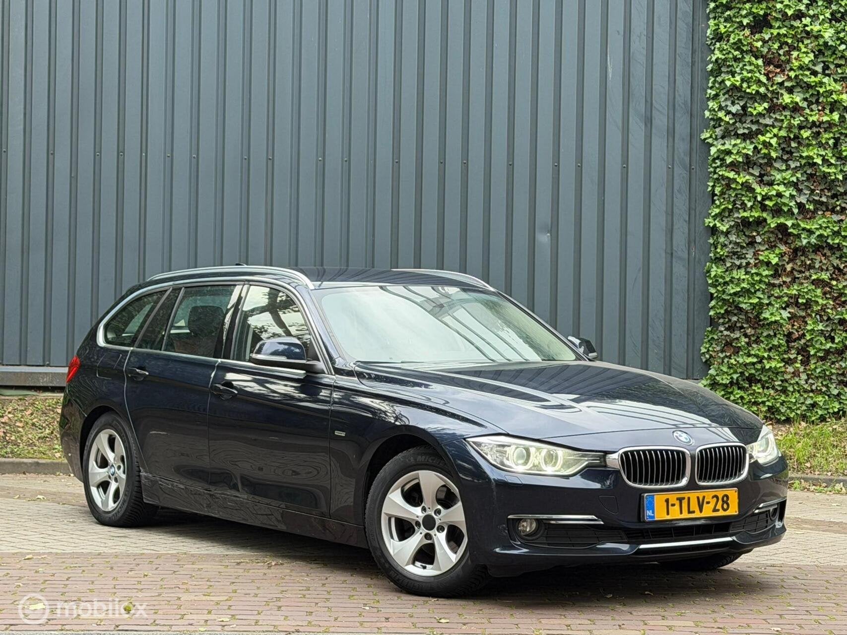 BMW 3-serie Touring 320d Automaat|Stoelverw|Vol Leer|Cruise, Auto's, Automaat, Achterwielaandrijving, 4 cilinders, Blauw