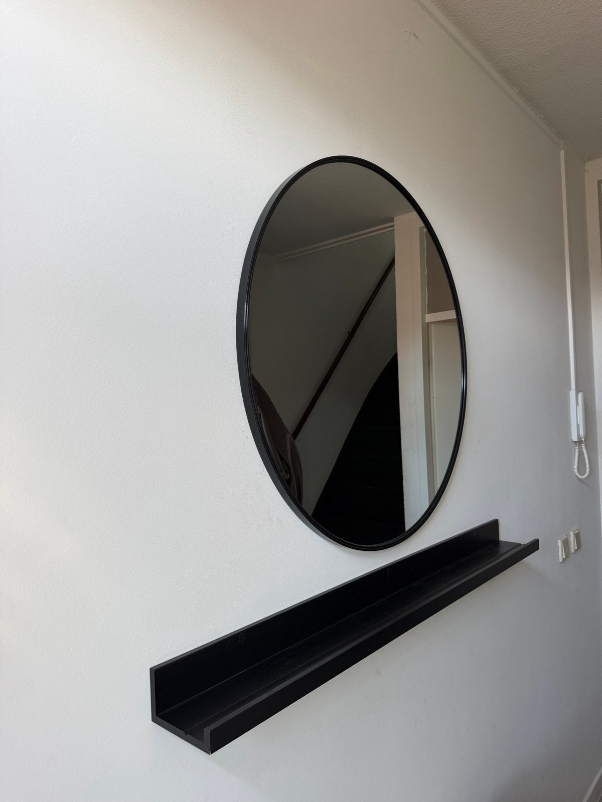 Ronde spiegel (80cm) met zwart plankje (115x12cm), Ophalen, Rond, Zo goed als nieuw, 100 tot 125 cm