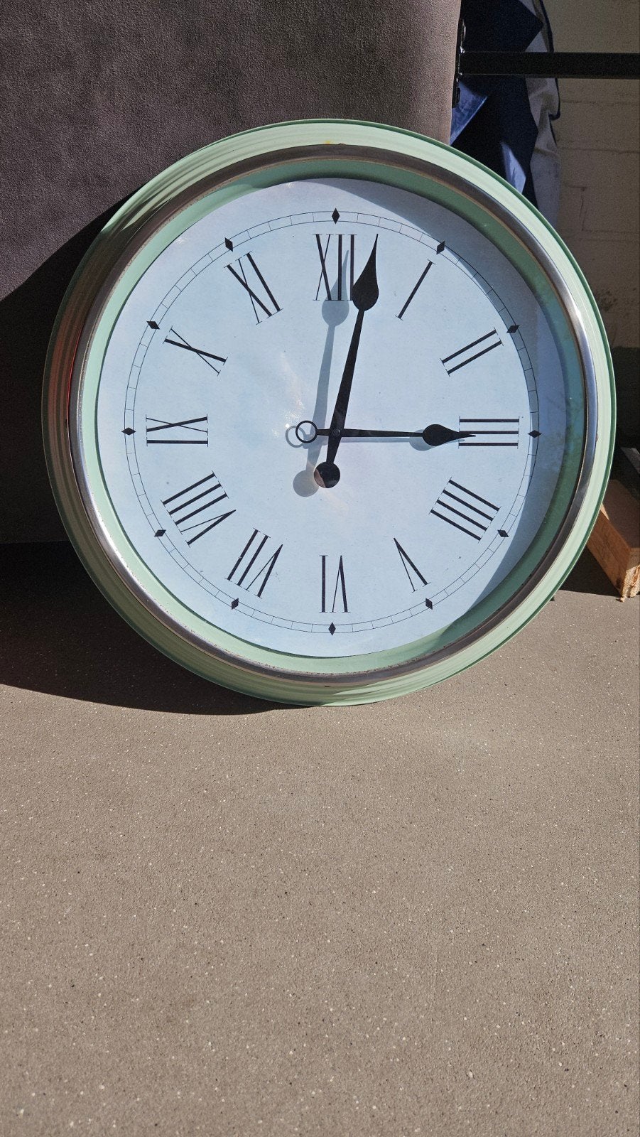 IKEA SKOVEL Wandklok 60 cm - Mintgroen met Romeinse Cijfers, Ophalen of Verzenden, Gebruikt, Wandklok