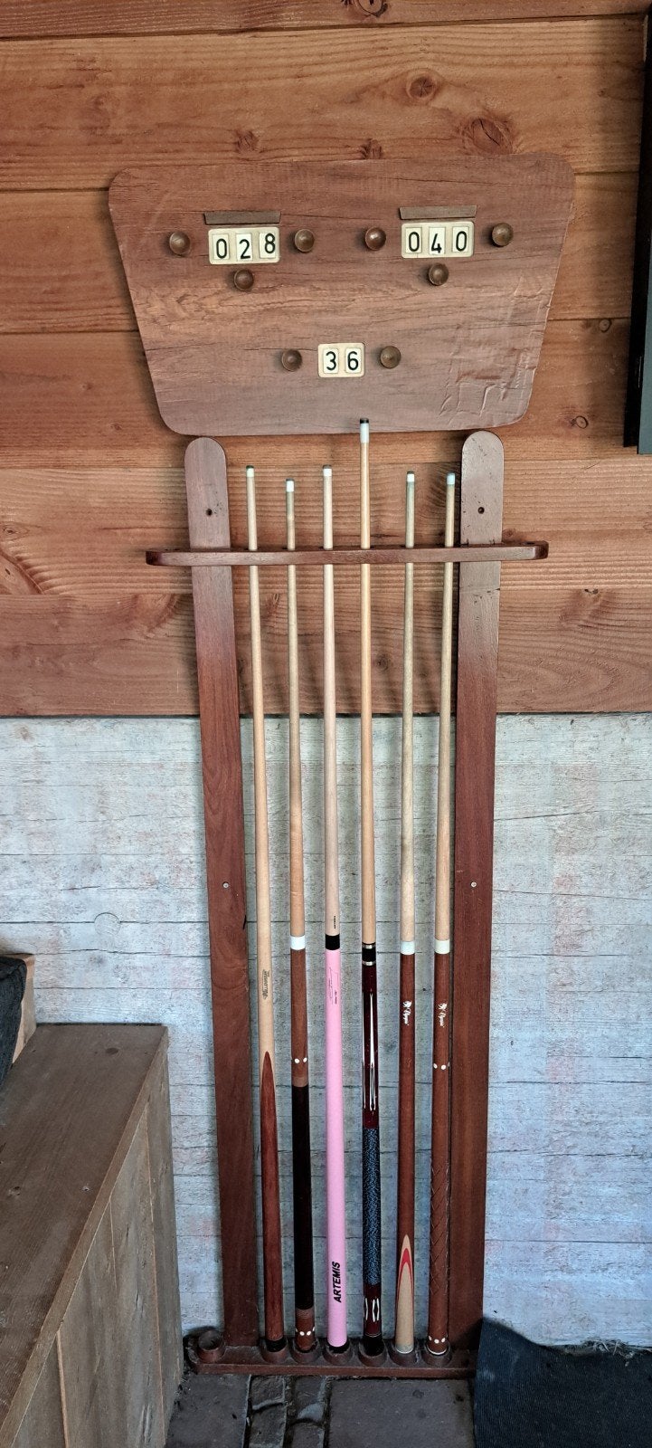 Biljartkeu houder met scorebord en 6 keuen, Ophalen of Verzenden, Gebruikt, Keu of Ballen