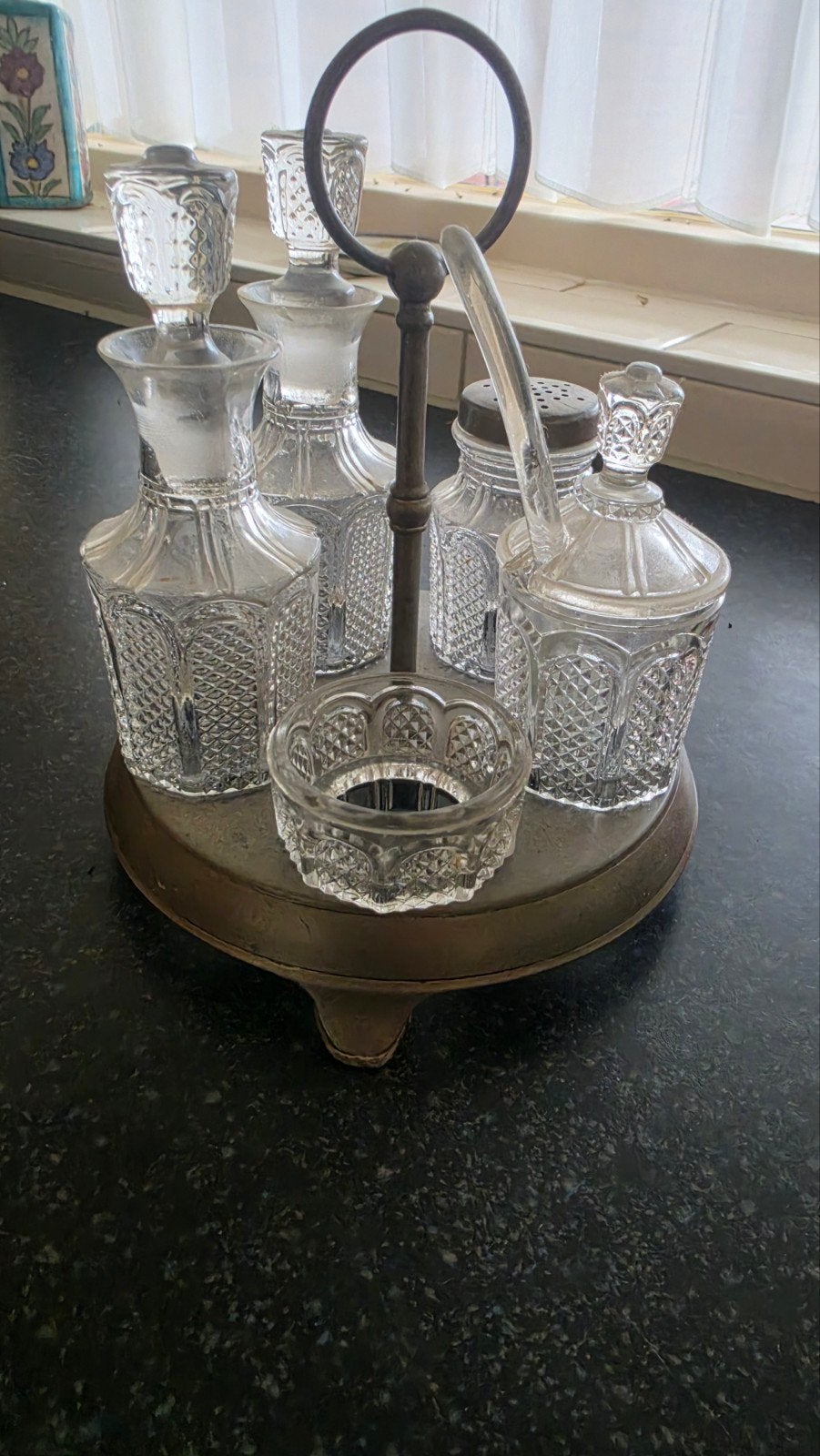 Antieke glazen cruet set met metalen standaard, Ophalen of Verzenden